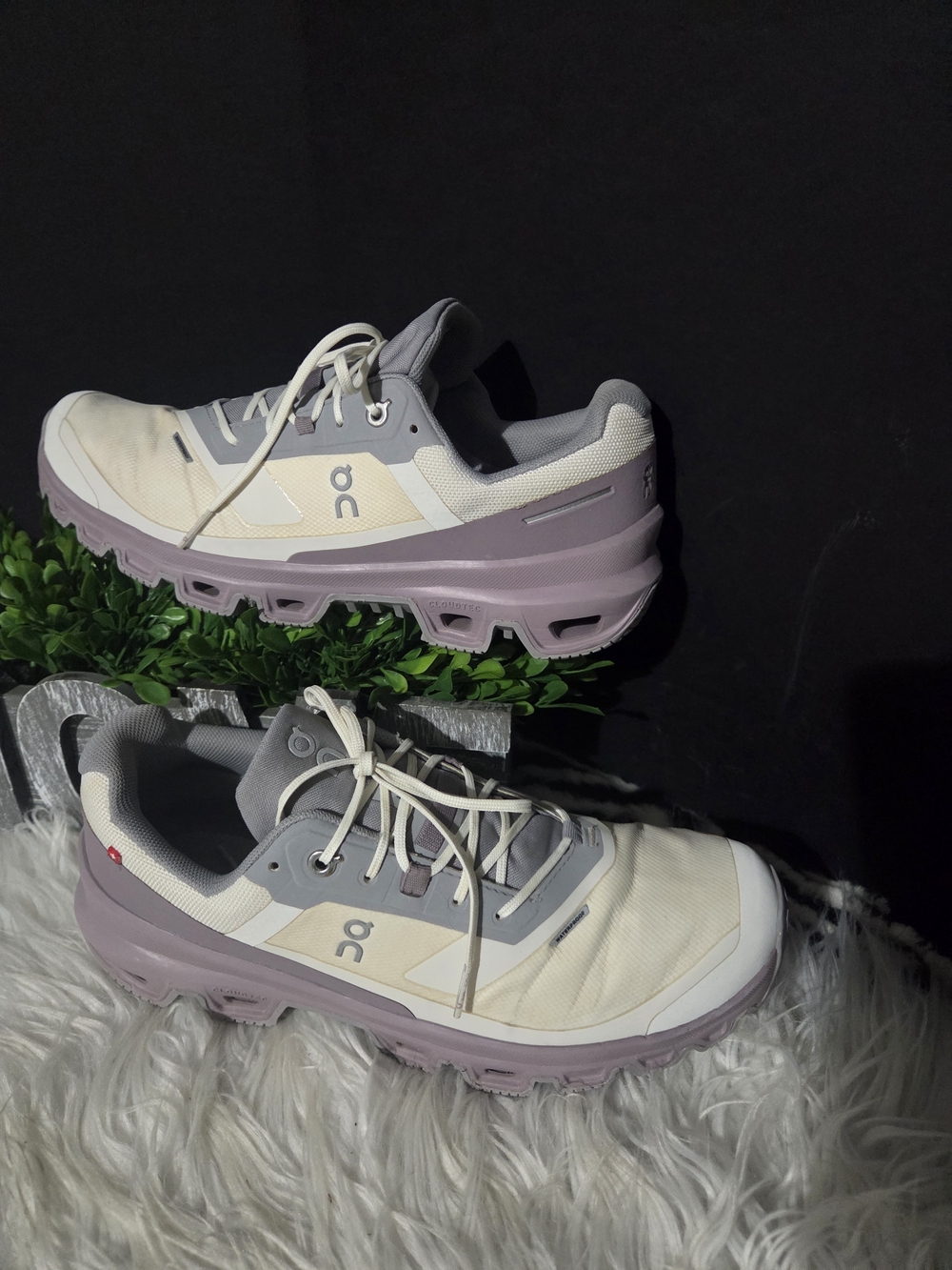 On Running Cloudventure Laverde/gray/cream Waterproof Running Shoes. Size W9.5